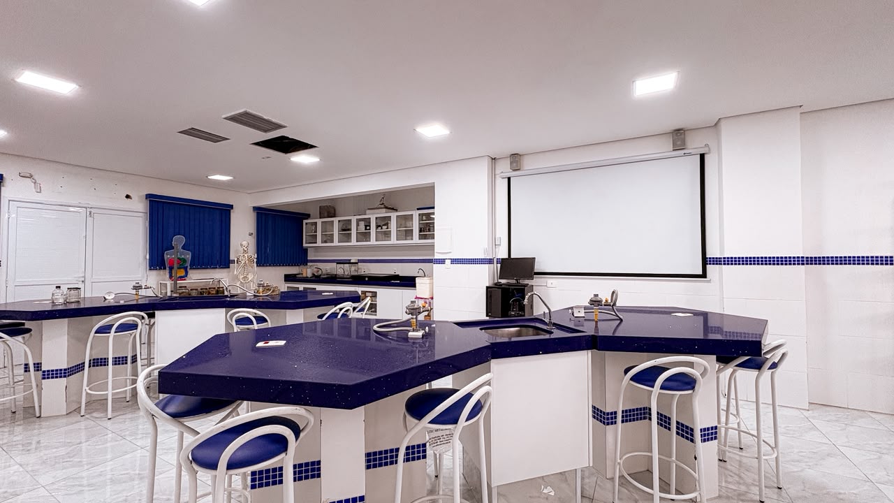 Laboratório de Ciências — Colégio Sion Ipiranga